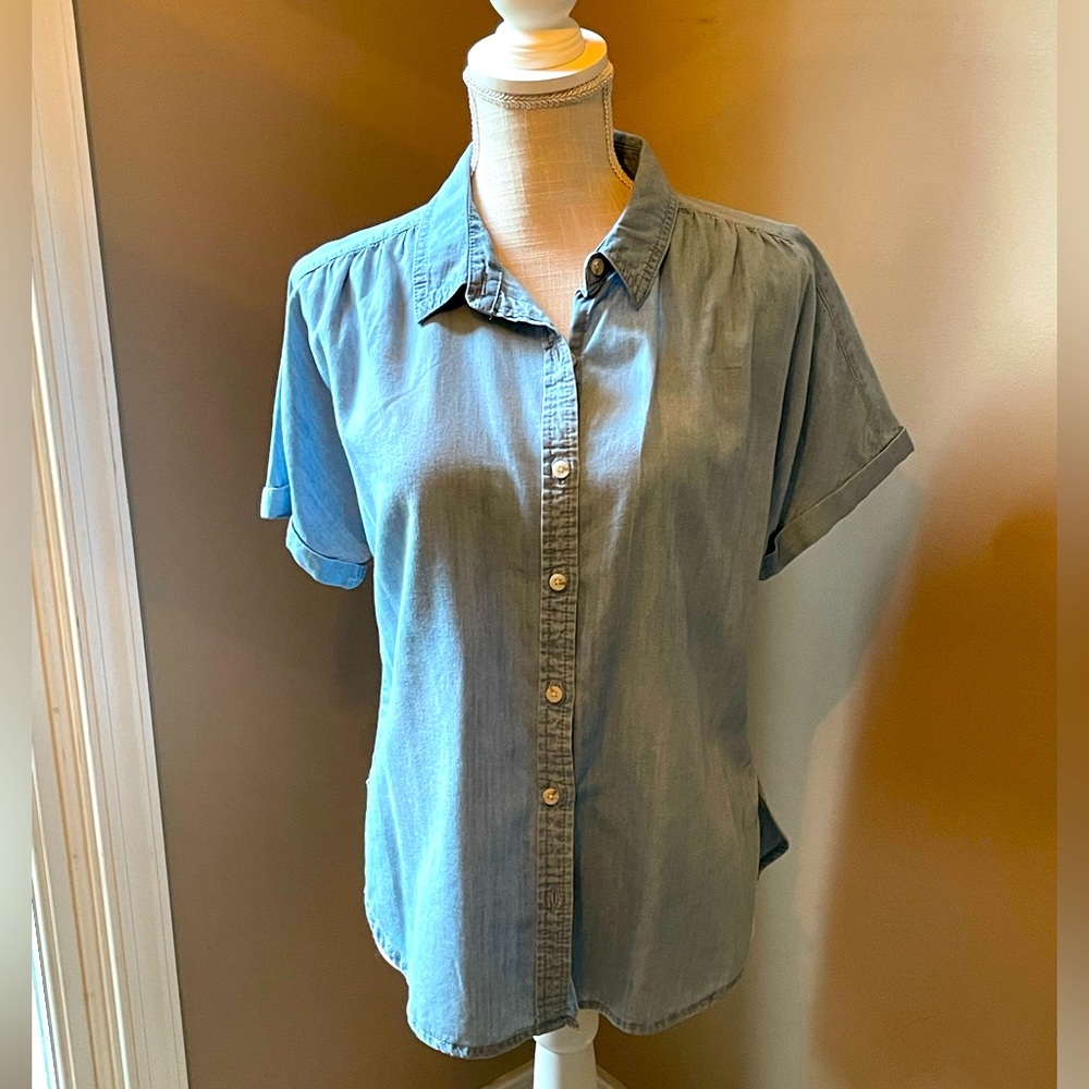 Ladies Sz S Chambray Button Front Blouse, NWT